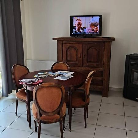 Maison Centre De Bellegarde Avec Jardin Et Terrasse Equipee D'Un Salon De Jardin Et D'Un Barbecue Cuisine Equipee 3 Chambres Avec 2 Lits Double 140X190 Et 2 Lits Simple Chauffage Poele A Granules Parking Gratuit Devant La Maison Bellegarde-du-Loiret Luaran gambar